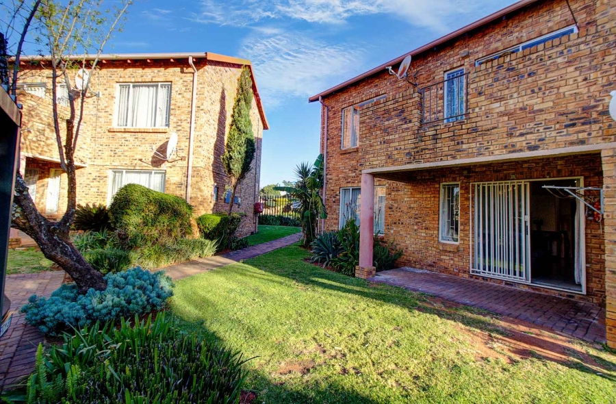 2 Bedroom Property for Sale in Wilgeheuwel Gauteng