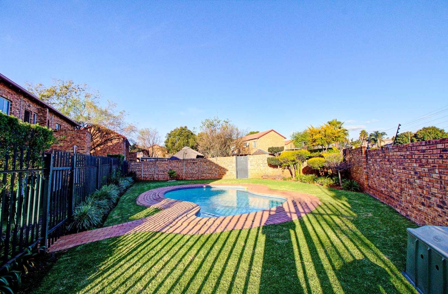 2 Bedroom Property for Sale in Wilgeheuwel Gauteng