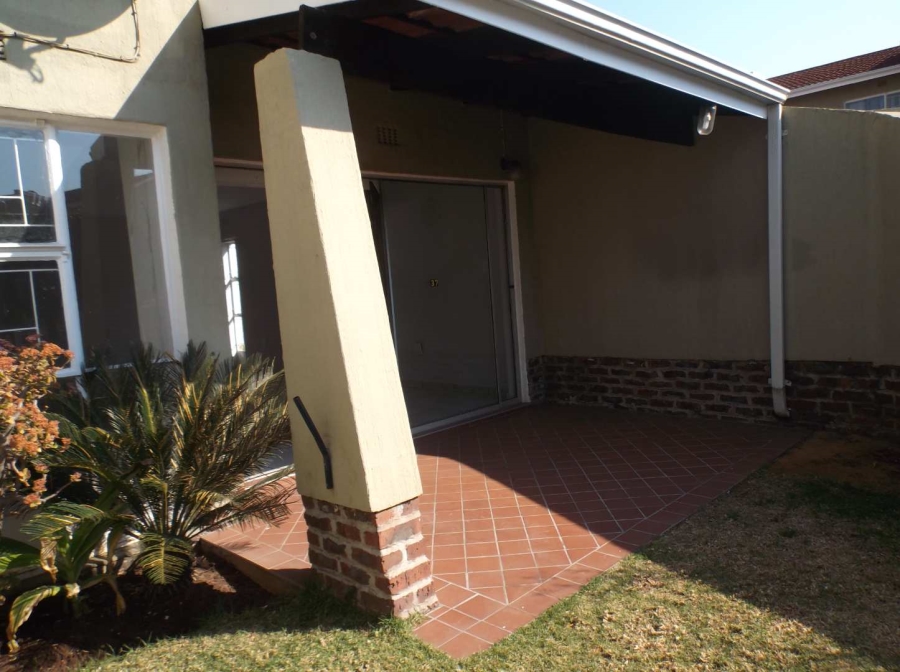 3 Bedroom Property for Sale in Farrarmere Gauteng