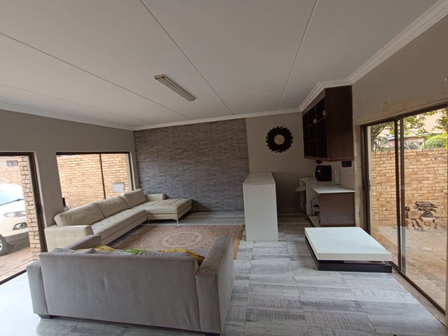 4 Bedroom Property for Sale in Thatchfield Estate Gauteng