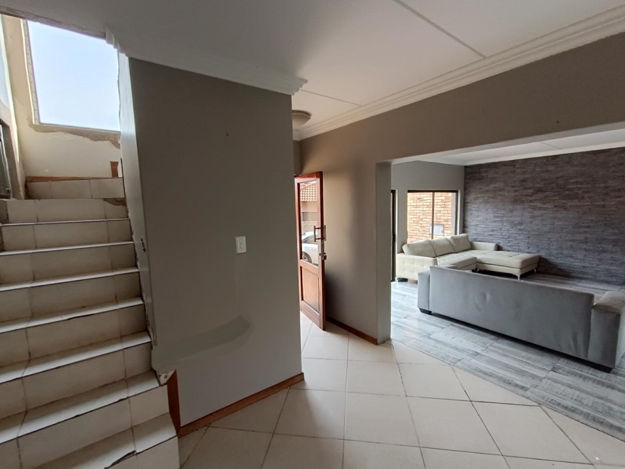 4 Bedroom Property for Sale in Thatchfield Estate Gauteng