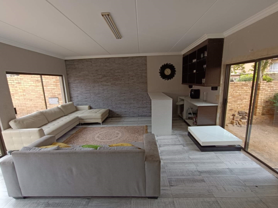 4 Bedroom Property for Sale in Thatchfield Estate Gauteng