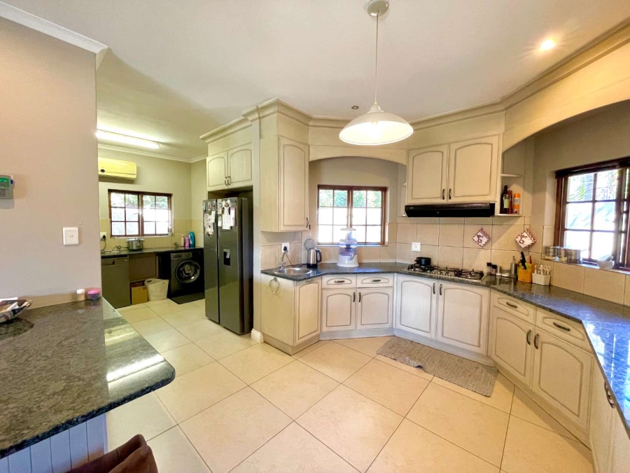 To Let 5 Bedroom Property for Rent in Woodhill Estate Gauteng
