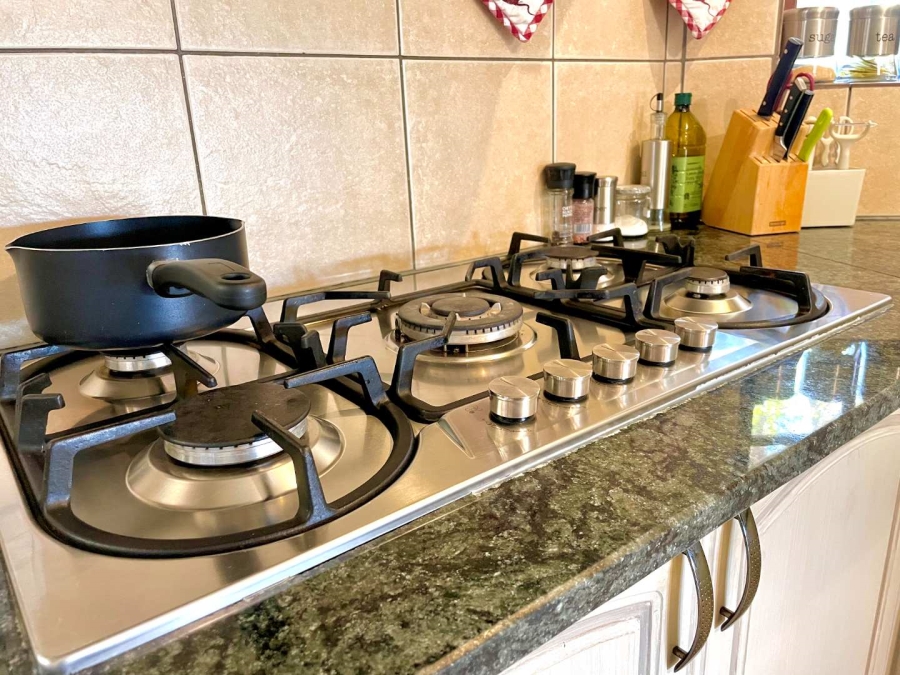 To Let 5 Bedroom Property for Rent in Woodhill Estate Gauteng