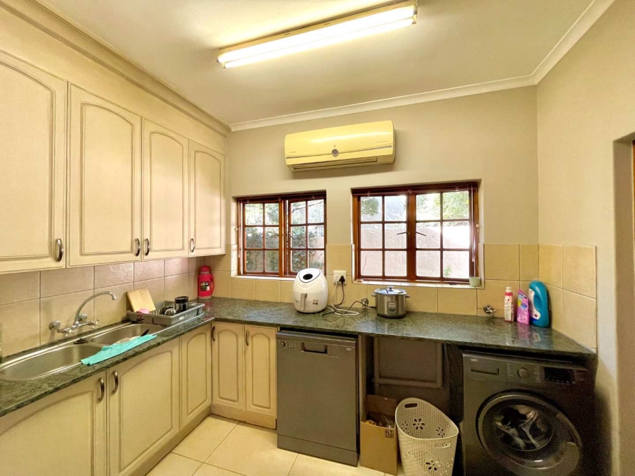 To Let 5 Bedroom Property for Rent in Woodhill Estate Gauteng