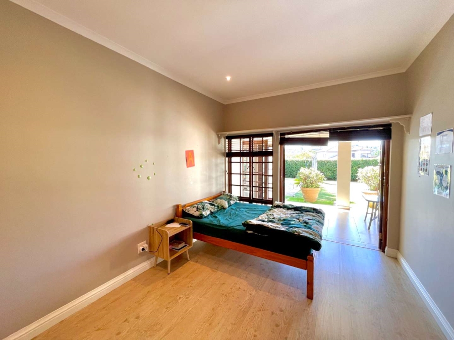 To Let 5 Bedroom Property for Rent in Woodhill Estate Gauteng