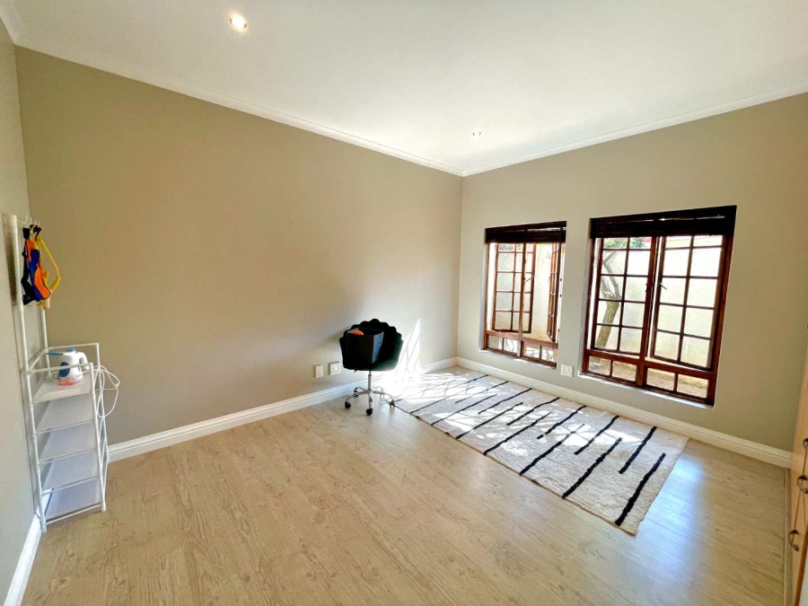 To Let 5 Bedroom Property for Rent in Woodhill Estate Gauteng