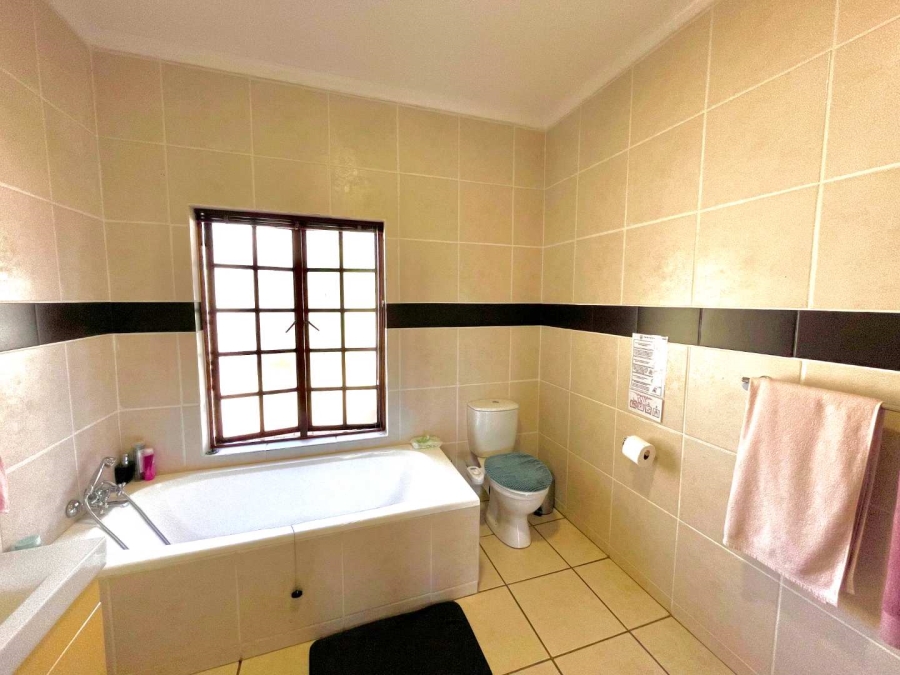 To Let 5 Bedroom Property for Rent in Woodhill Estate Gauteng