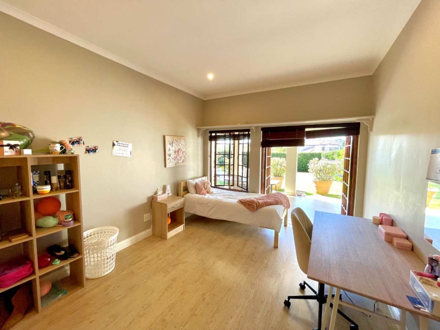 To Let 5 Bedroom Property for Rent in Woodhill Estate Gauteng
