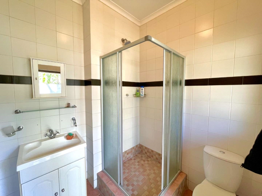 To Let 5 Bedroom Property for Rent in Woodhill Estate Gauteng