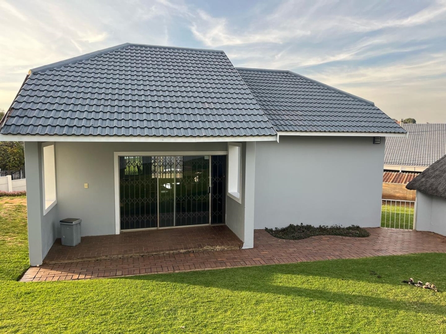To Let 4 Bedroom Property for Rent in Constantia Kloof Gauteng