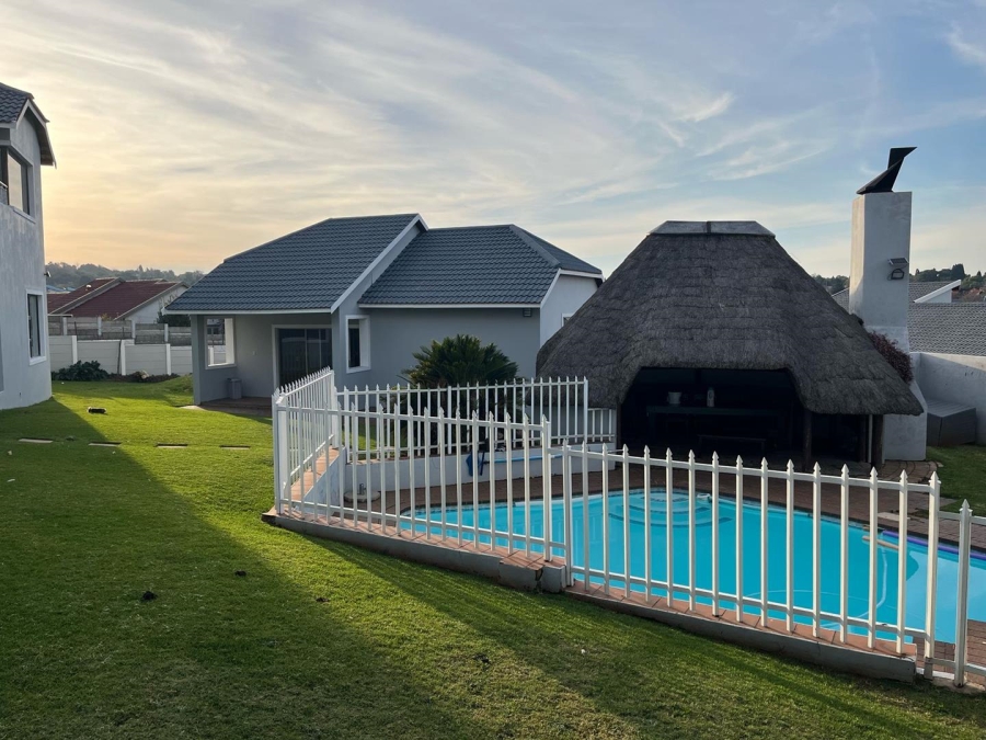 To Let 4 Bedroom Property for Rent in Constantia Kloof Gauteng