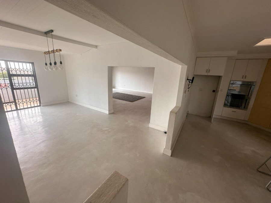 To Let 4 Bedroom Property for Rent in Constantia Kloof Gauteng