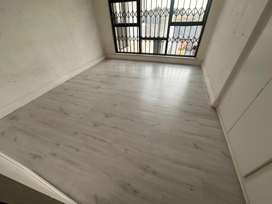 To Let 4 Bedroom Property for Rent in Constantia Kloof Gauteng