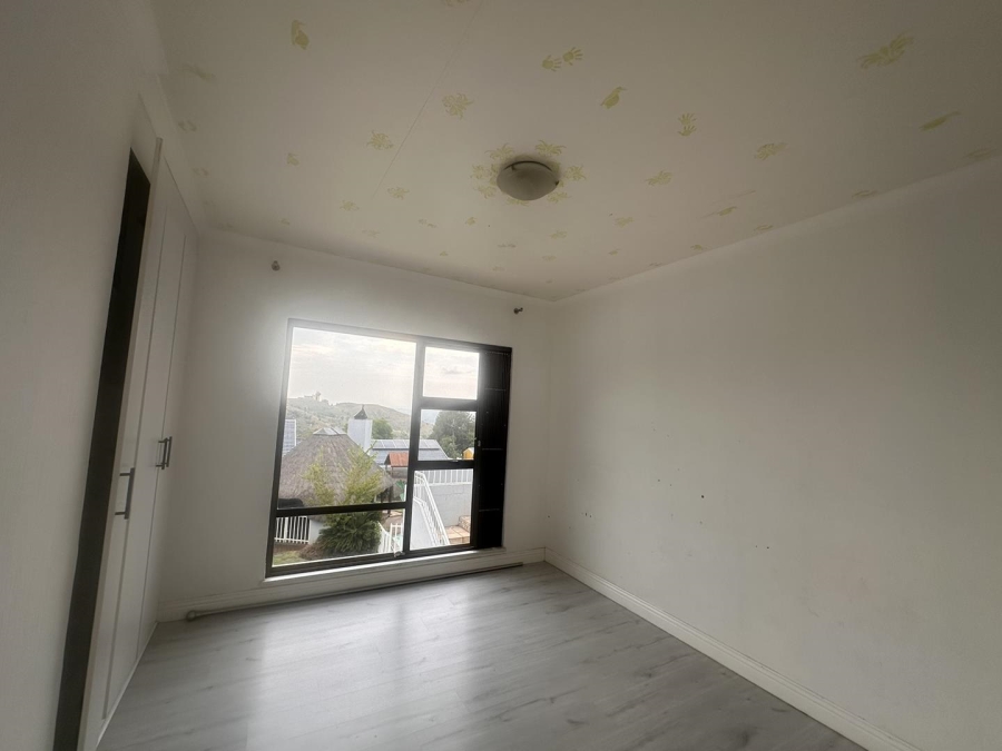 To Let 4 Bedroom Property for Rent in Constantia Kloof Gauteng