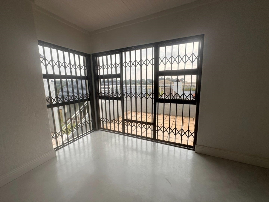 To Let 4 Bedroom Property for Rent in Constantia Kloof Gauteng