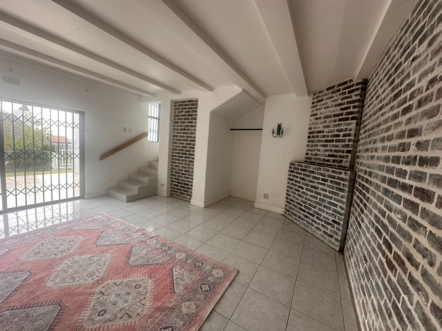 To Let 4 Bedroom Property for Rent in Constantia Kloof Gauteng