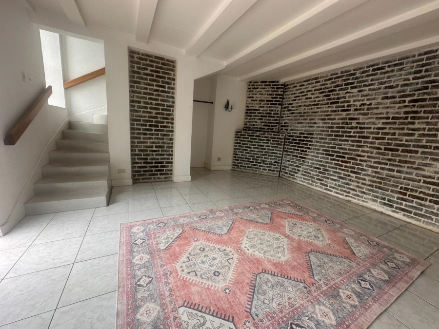 To Let 4 Bedroom Property for Rent in Constantia Kloof Gauteng