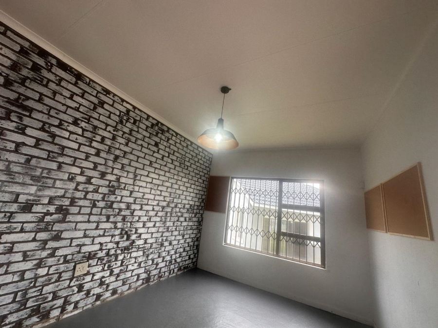 To Let 4 Bedroom Property for Rent in Constantia Kloof Gauteng