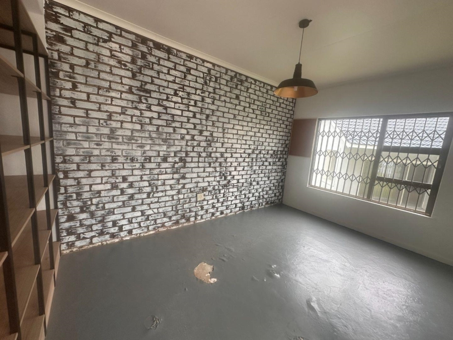 To Let 4 Bedroom Property for Rent in Constantia Kloof Gauteng