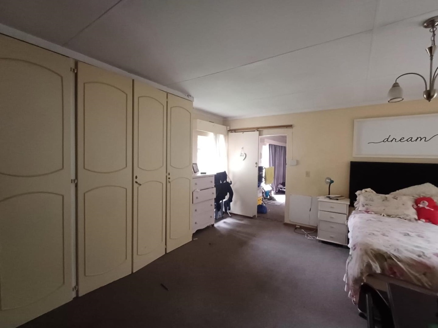 To Let 4 Bedroom Property for Rent in Kensington B Gauteng