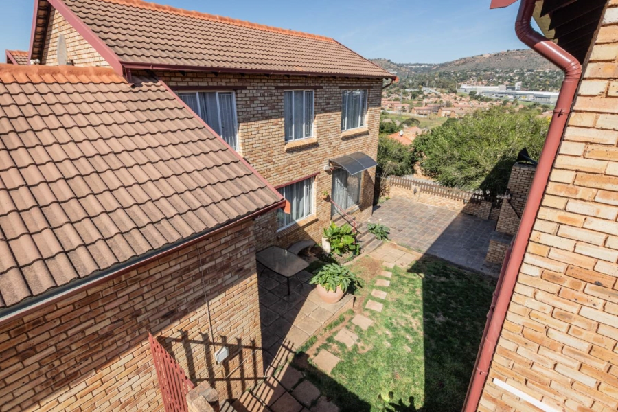 3 Bedroom Property for Sale in Wilgeheuwel Gauteng