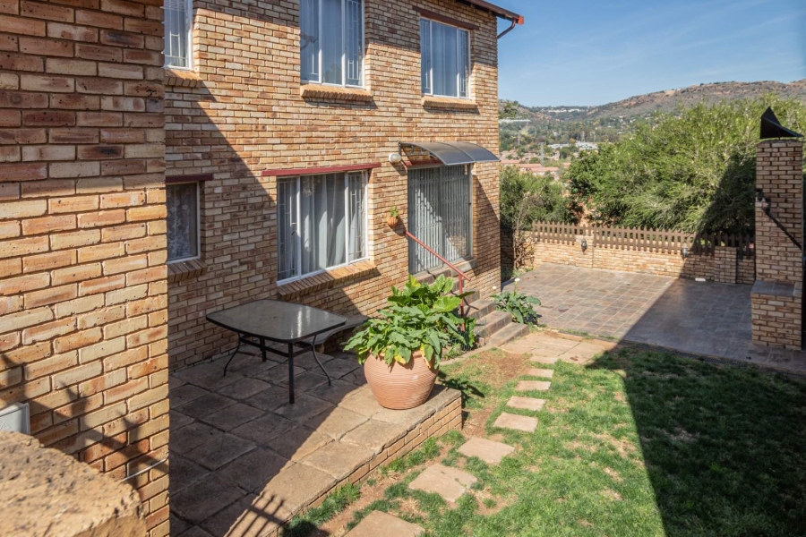 3 Bedroom Property for Sale in Wilgeheuwel Gauteng