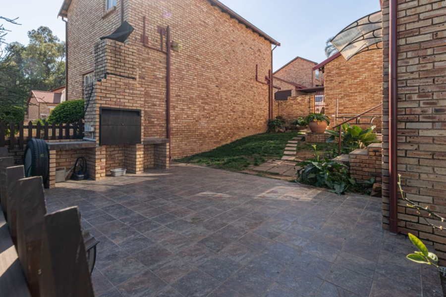 3 Bedroom Property for Sale in Wilgeheuwel Gauteng