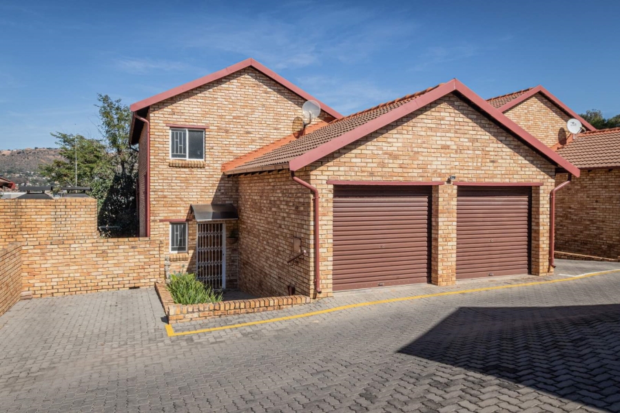 3 Bedroom Property for Sale in Wilgeheuwel Gauteng