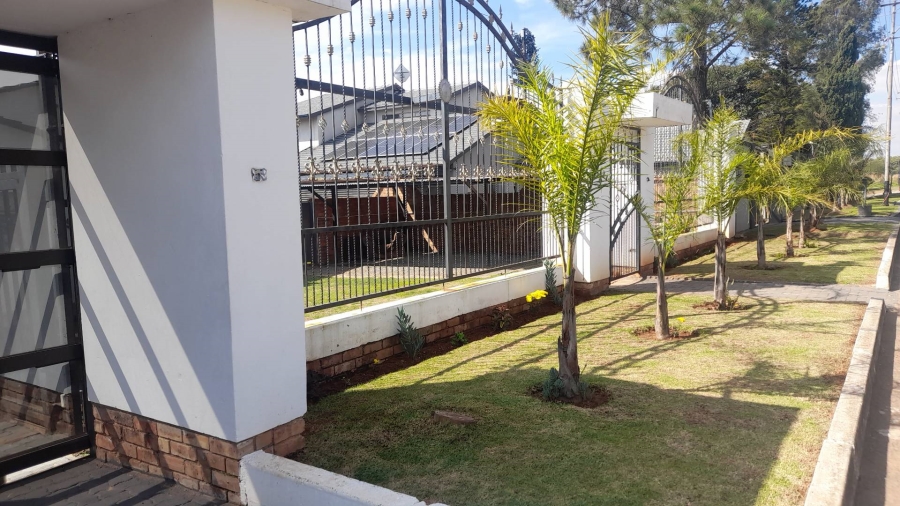 5 Bedroom Property for Sale in Moffat View Gauteng