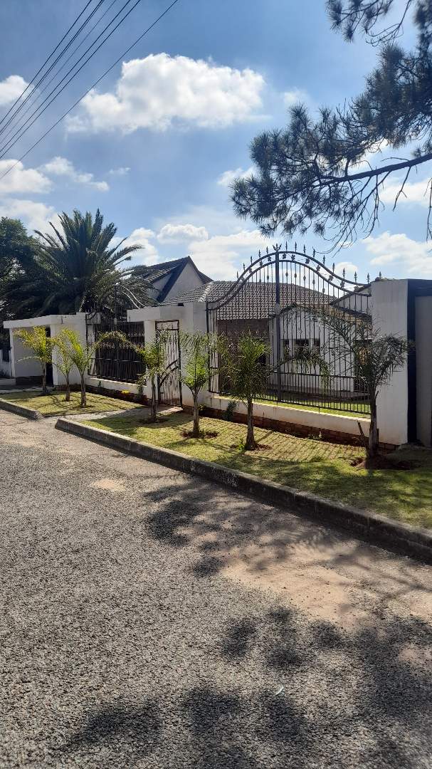 5 Bedroom Property for Sale in Moffat View Gauteng
