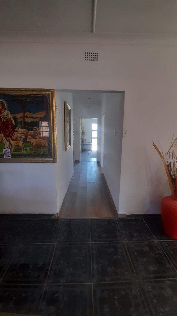 5 Bedroom Property for Sale in Moffat View Gauteng