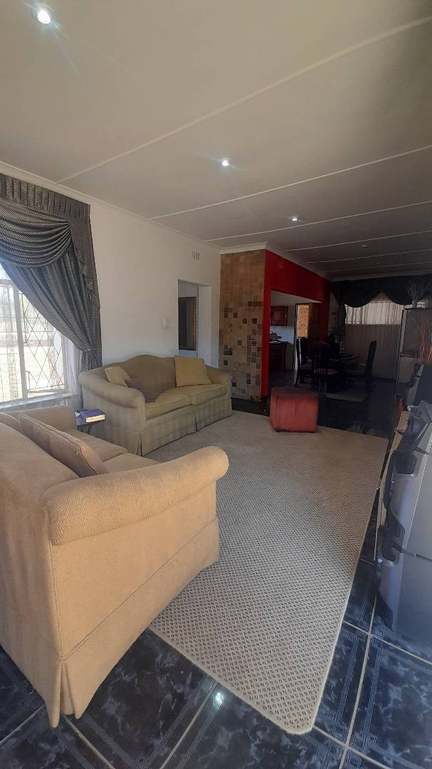 5 Bedroom Property for Sale in Moffat View Gauteng
