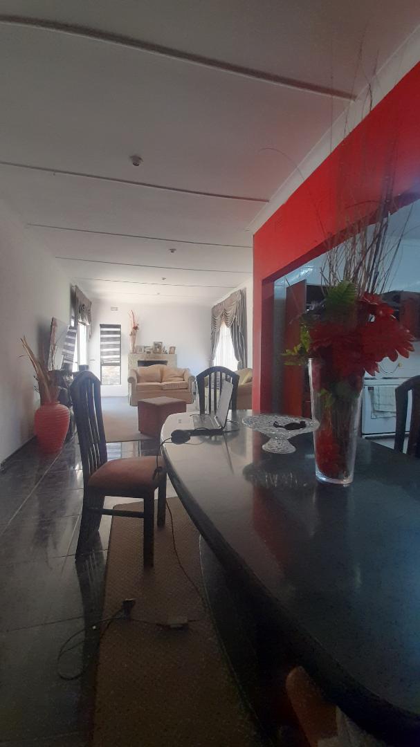 5 Bedroom Property for Sale in Moffat View Gauteng