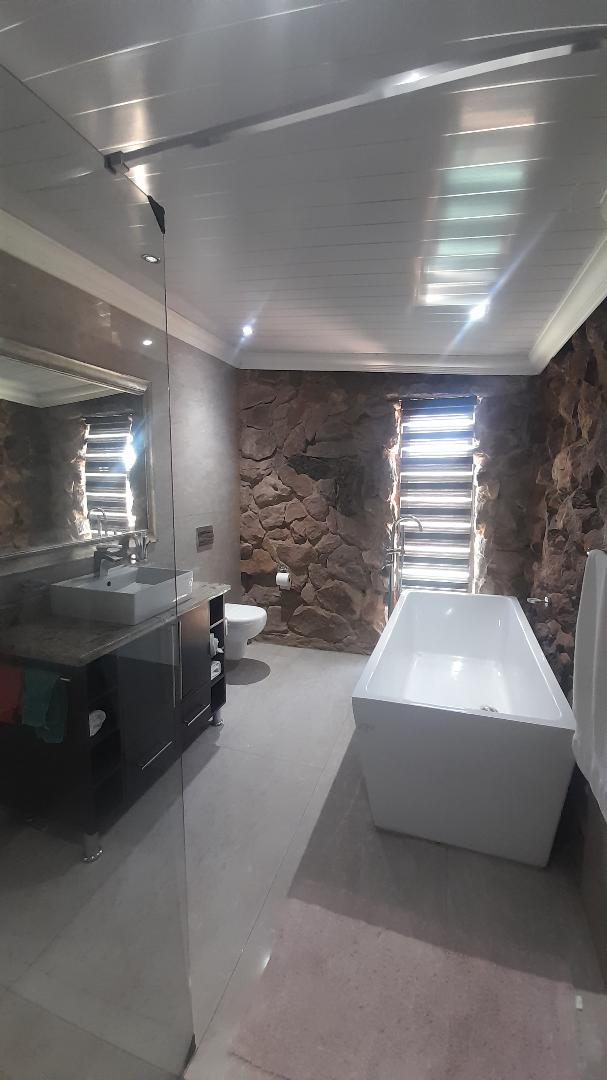 5 Bedroom Property for Sale in Moffat View Gauteng