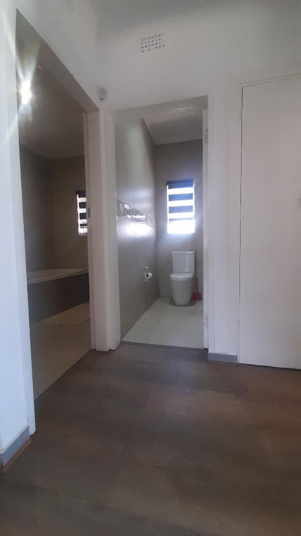 5 Bedroom Property for Sale in Moffat View Gauteng