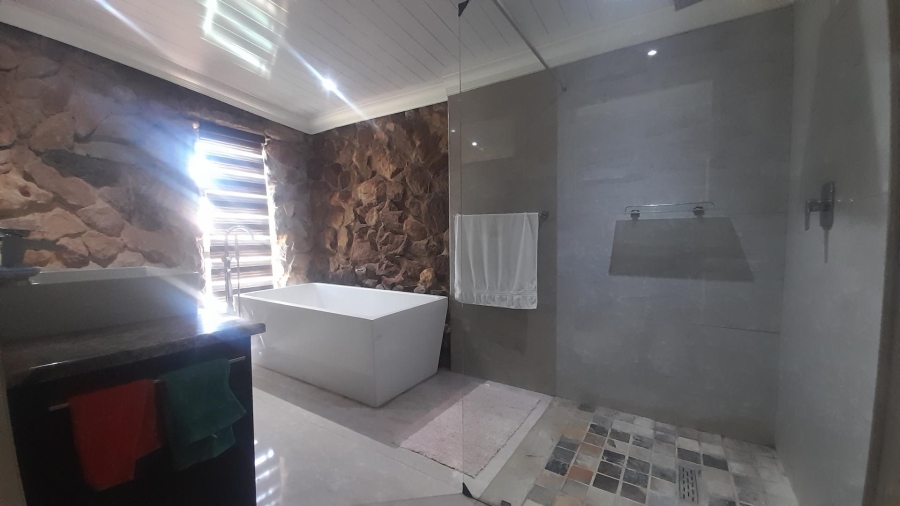 5 Bedroom Property for Sale in Moffat View Gauteng