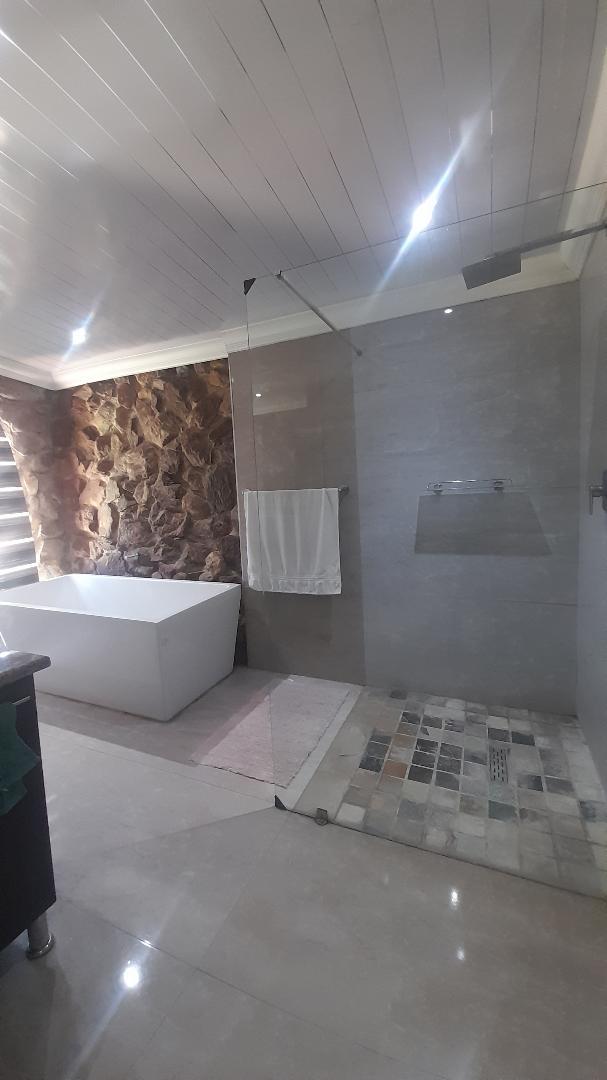 5 Bedroom Property for Sale in Moffat View Gauteng