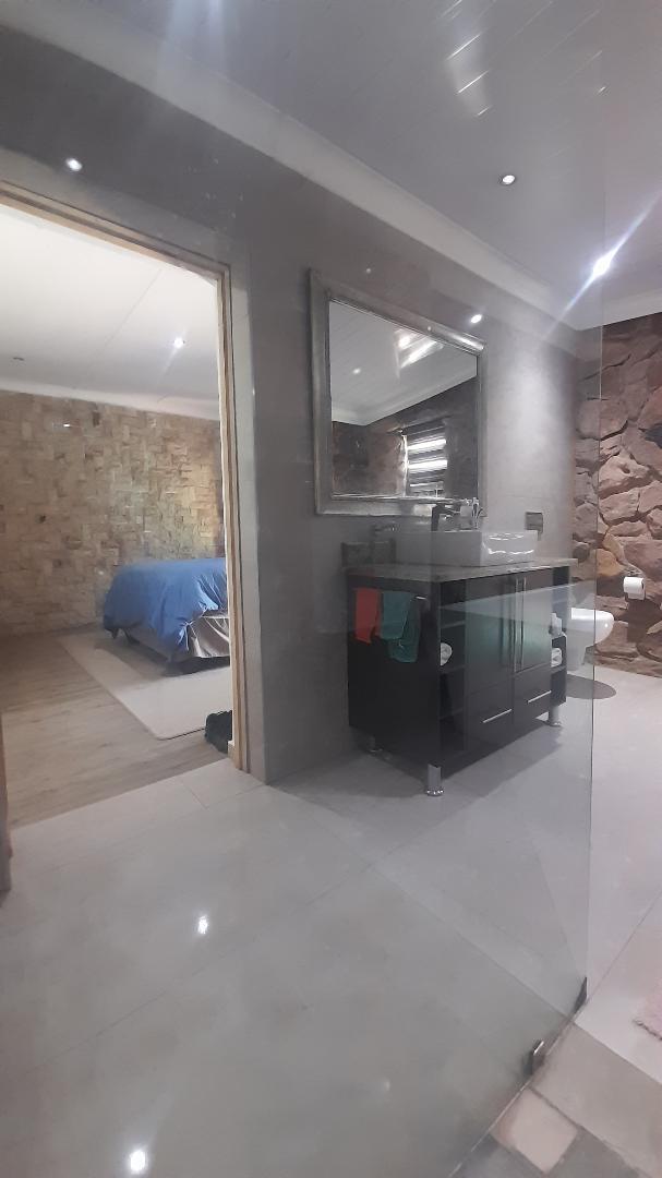 5 Bedroom Property for Sale in Moffat View Gauteng
