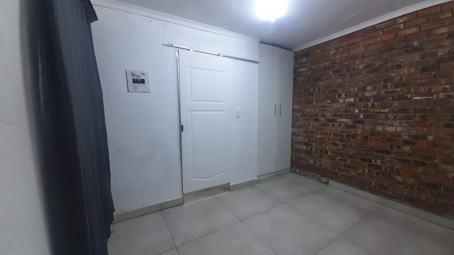 5 Bedroom Property for Sale in Moffat View Gauteng