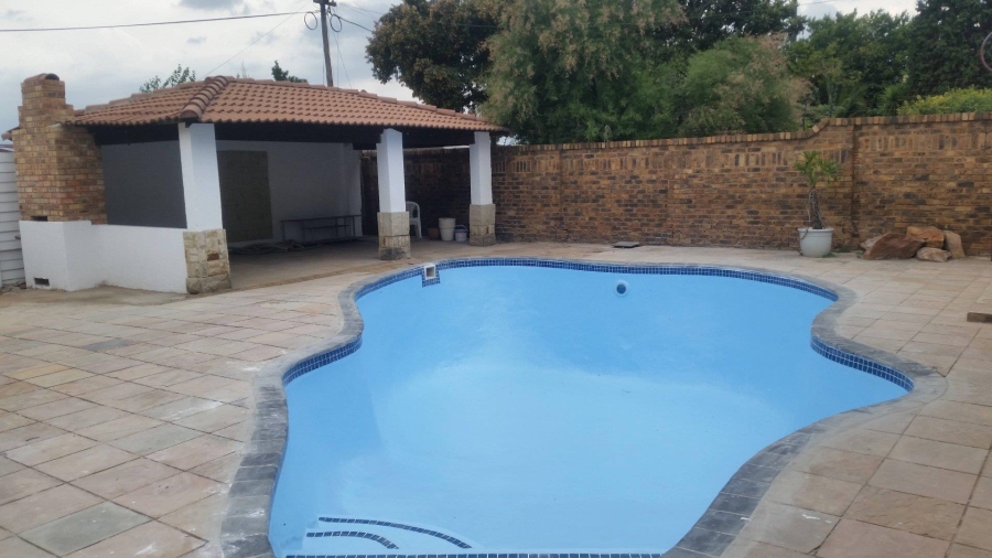 5 Bedroom Property for Sale in Moffat View Gauteng