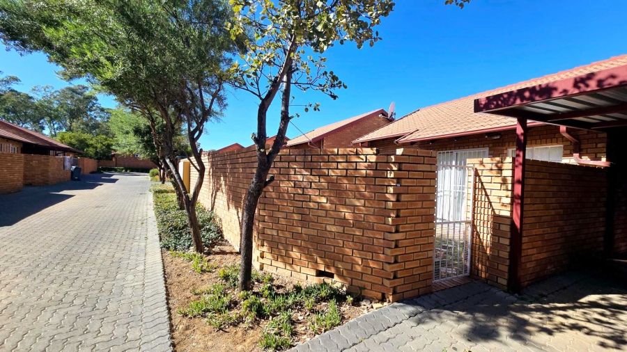 2 Bedroom Property for Sale in Equestria Gauteng