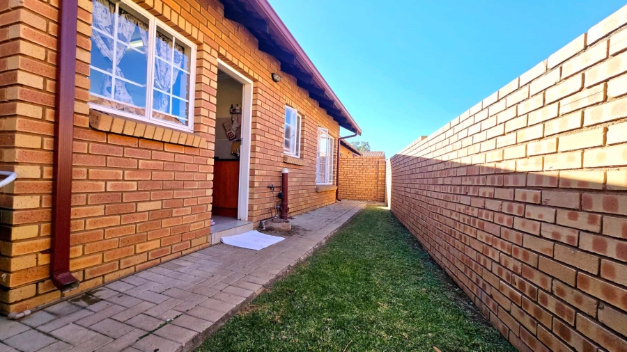 2 Bedroom Property for Sale in Equestria Gauteng
