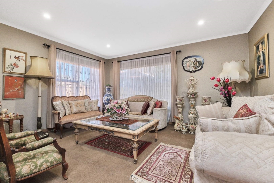 4 Bedroom Property for Sale in Little Falls Gauteng