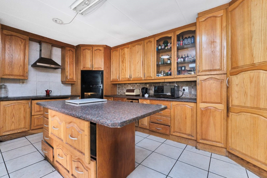 4 Bedroom Property for Sale in Little Falls Gauteng