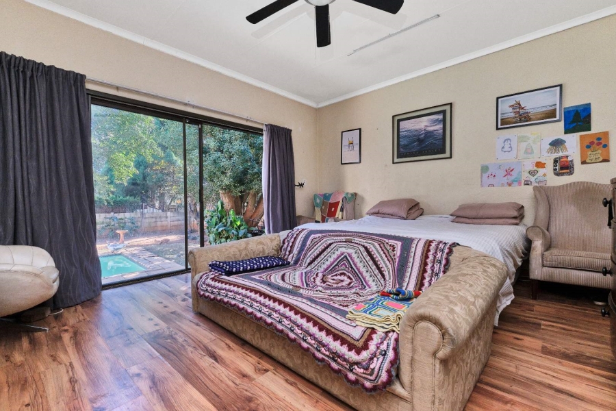 4 Bedroom Property for Sale in Little Falls Gauteng