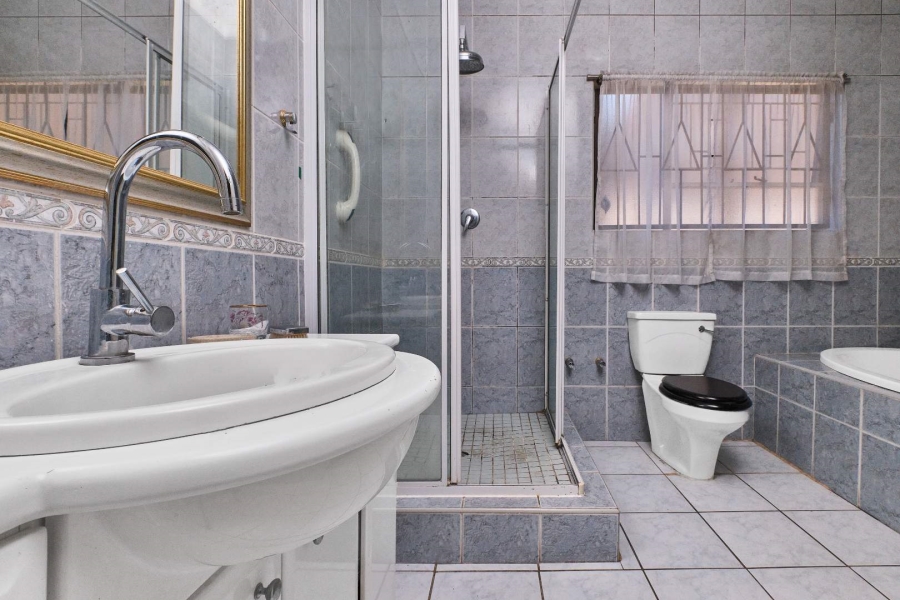 4 Bedroom Property for Sale in Little Falls Gauteng