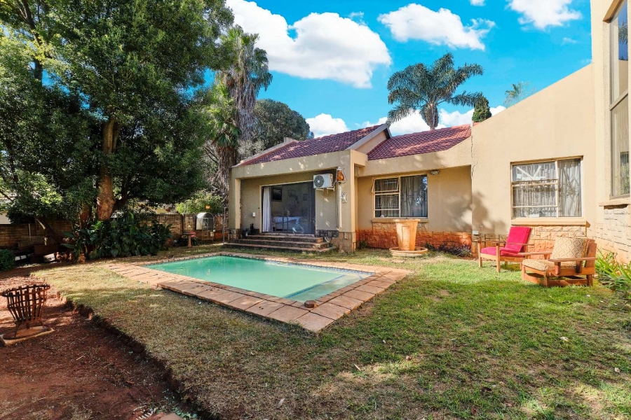 4 Bedroom Property for Sale in Little Falls Gauteng