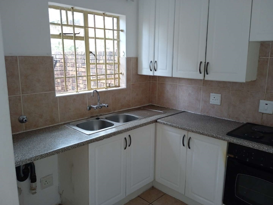 To Let 2 Bedroom Property for Rent in Noordwyk Gauteng