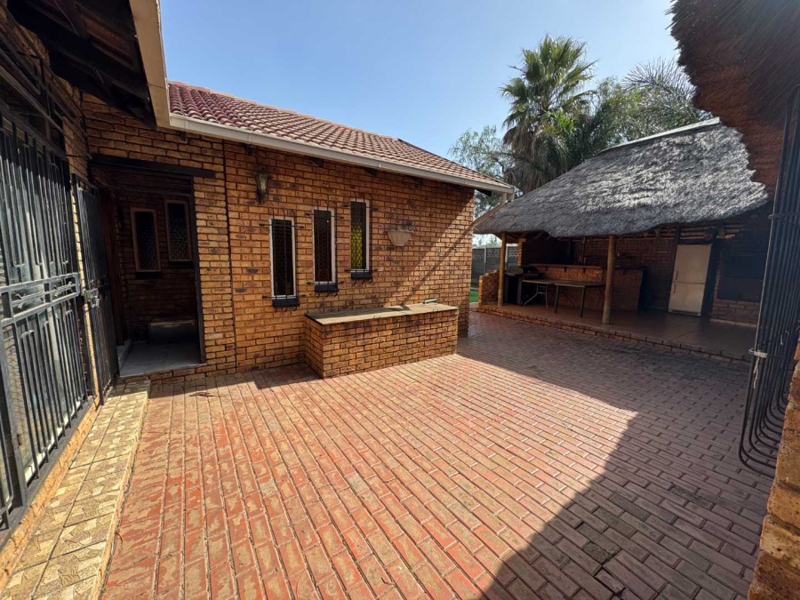 4 Bedroom Property for Sale in Verwoerdpark Gauteng